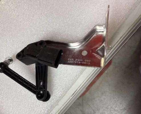 테슬라 모델 S/X 앞 오른쪽 공기 서스펜션 센서 1044941-00-B 11x10x5cm